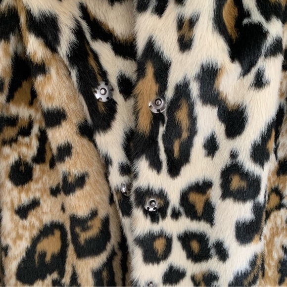 Cupcakes and Cashmere Leopard Coat - Picture 5 of 8